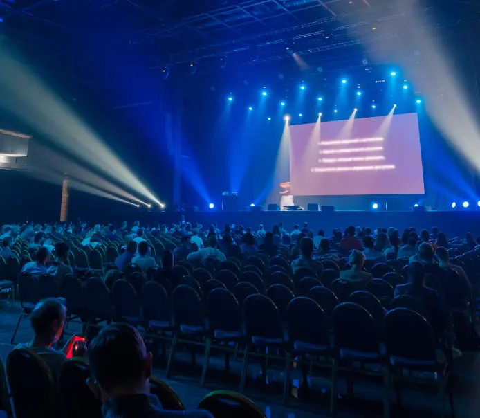 تنظيم وإدارة المؤتمرات والاجتماعات وورش العمل